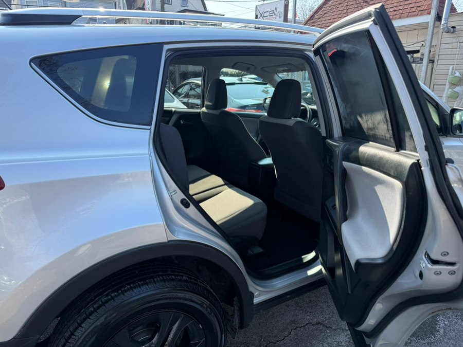 2015 Toyota RAV4 LE - Photo 15