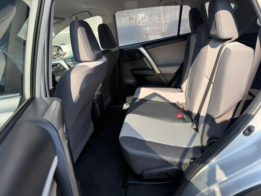 2015 Toyota RAV4 LE - Photo 14