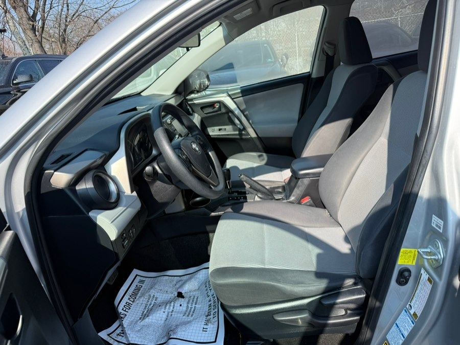 2015 Toyota RAV4 LE - Photo 9