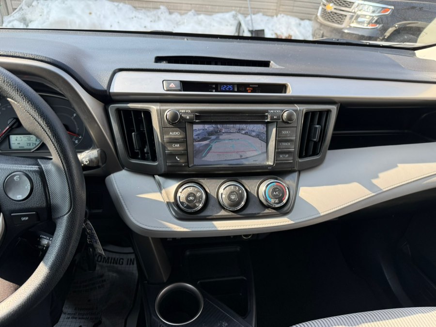 2015 Toyota RAV4 LE - Photo 19