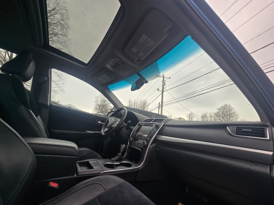 2017 Toyota Camry XSE - Photo 18