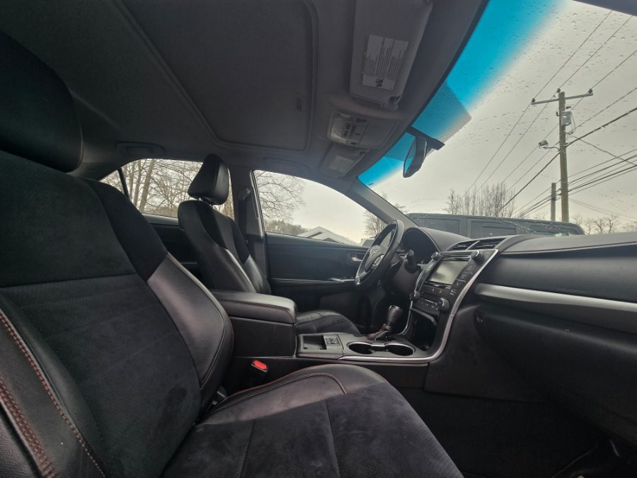 2017 Toyota Camry XSE - Photo 17