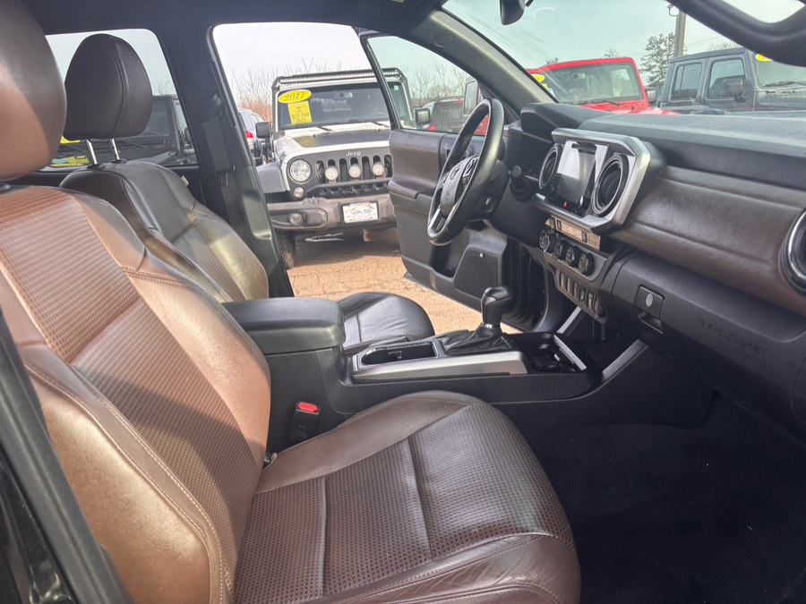 2017 Toyota Tacoma Limited - Photo 16