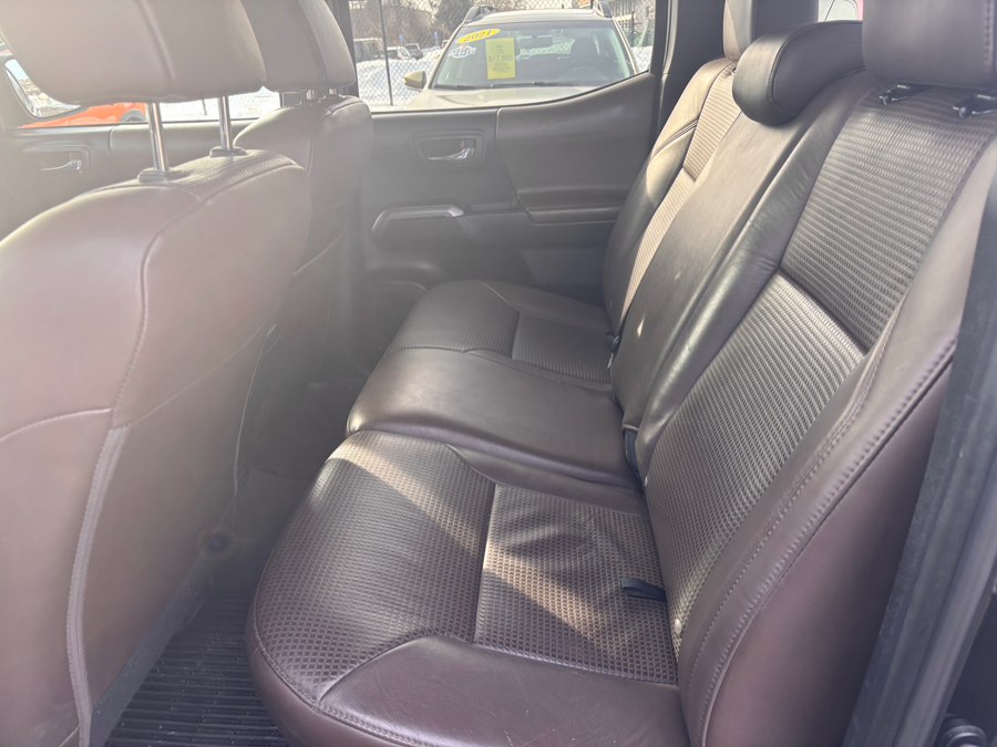 2017 Toyota Tacoma Limited - Photo 12