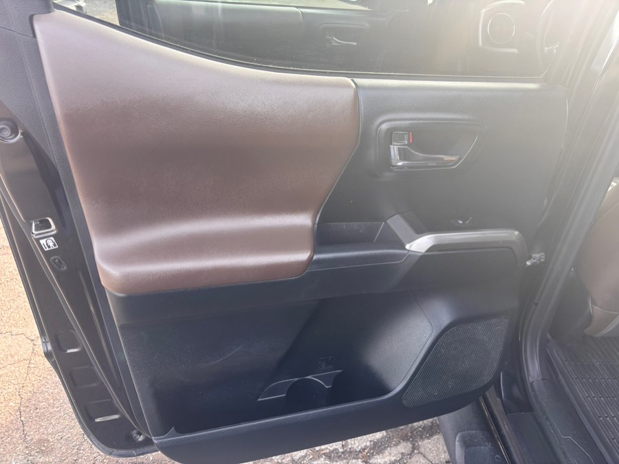 2017 Toyota Tacoma Limited - Photo 11
