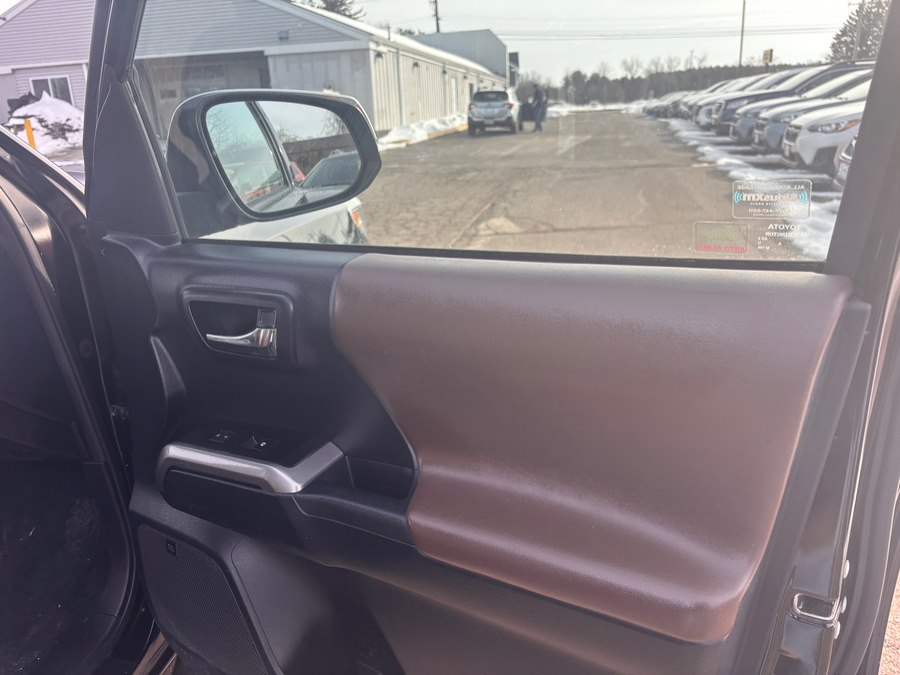 2017 Toyota Tacoma Limited - Photo 15