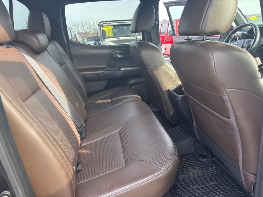 2017 Toyota Tacoma Limited - Photo 14