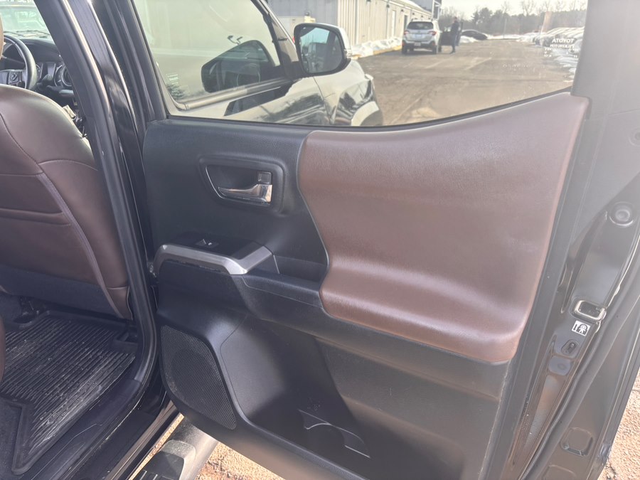 2017 Toyota Tacoma Limited - Photo 13