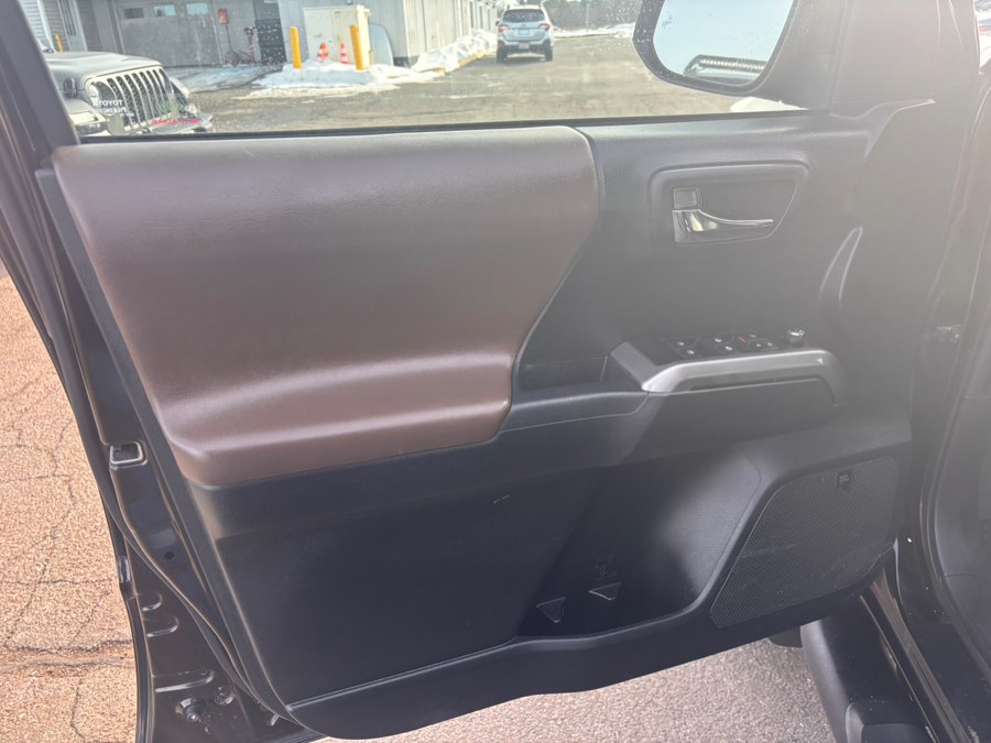 2017 Toyota Tacoma Limited - Photo 8