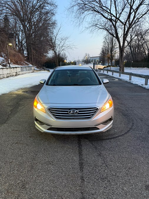 Symphony Silver 2017 Hyundai Sonata SE FWD Sedan Front-Wheel Drive Automatic