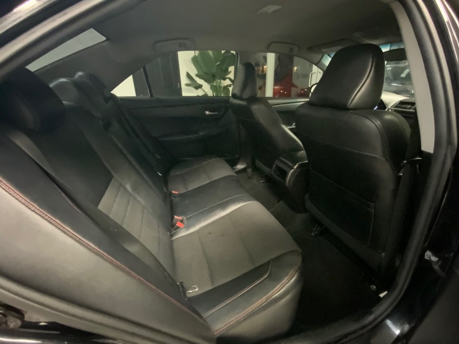 2017 Toyota Camry SE - Photo 11