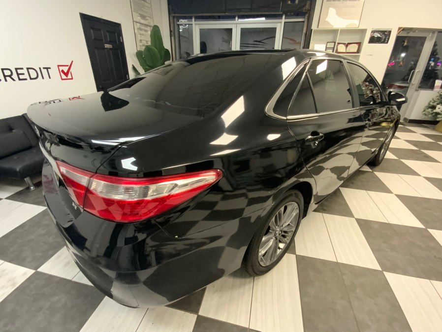 2017 Toyota Camry SE - Photo 5