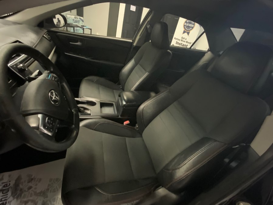 2017 Toyota Camry SE - Photo 12