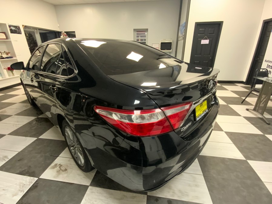 2017 Toyota Camry SE - Photo 3
