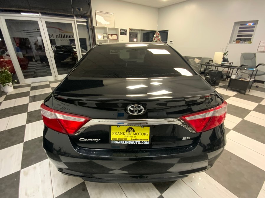2017 Toyota Camry SE - Photo 4