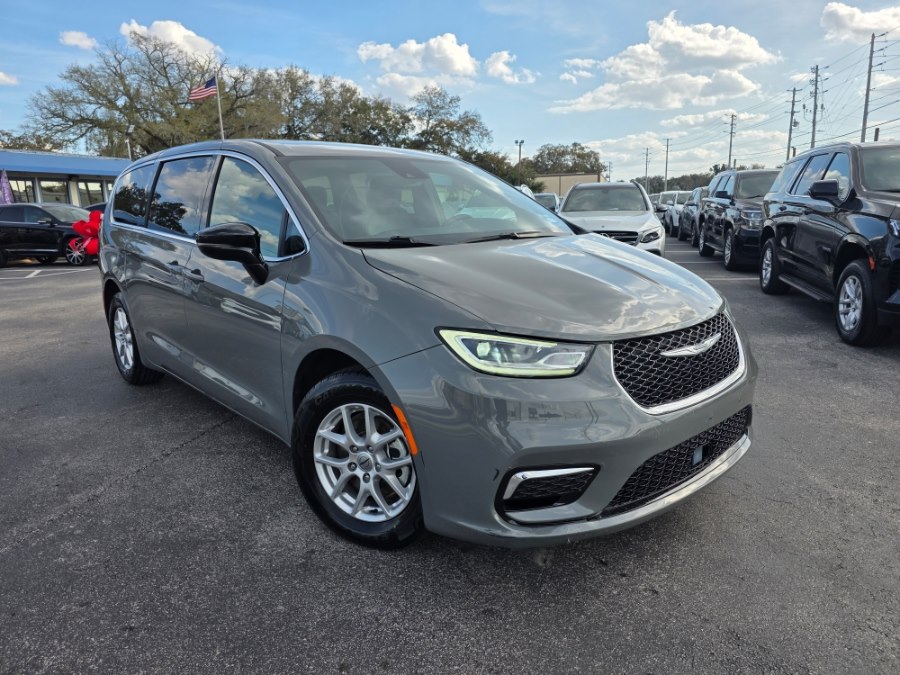 Ceramic Gray Clearcoat 2025 Chrysler Pacifica Select FWD Minivan Front-Wheel Drive Automatic