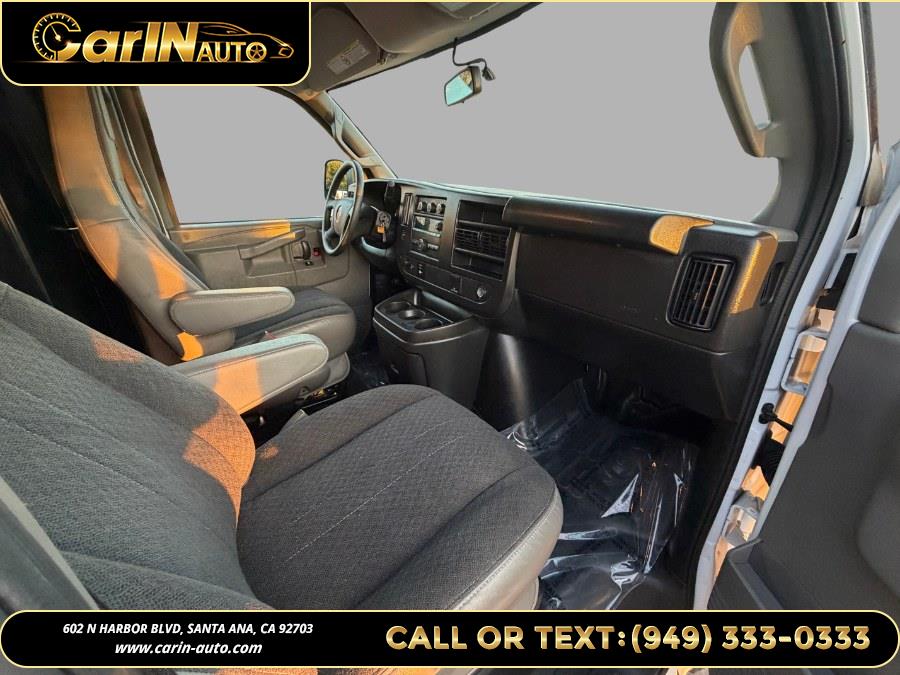 2024 GMC Savana Cargo Work Van - Photo 10