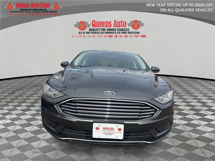 Gray 2018 Ford Fusion SE Sedan Front-Wheel Drive Automatic