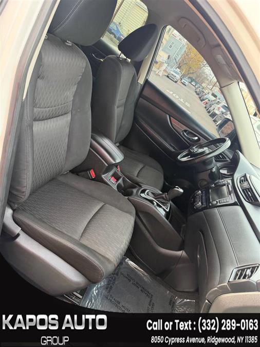 2019 Nissan Rogue SV - Photo 11