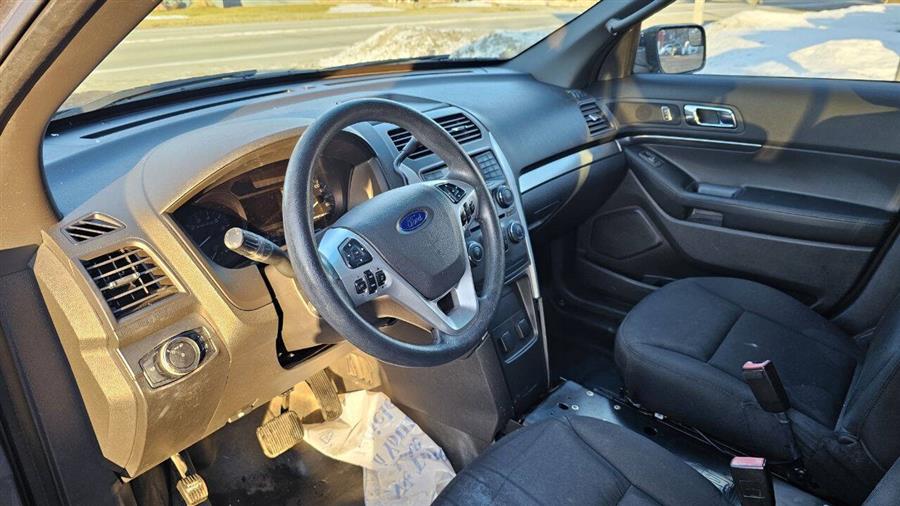 Ford Explorer photo 12