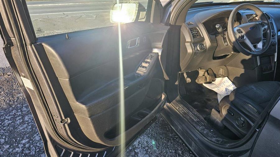 Ford Explorer photo 33
