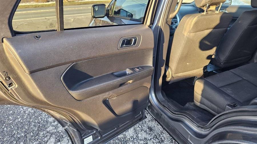 Ford Explorer photo 36
