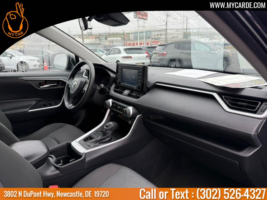 2022 Toyota RAV4 XLE - Photo 12