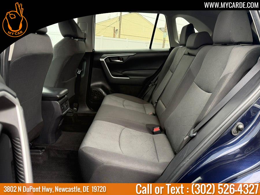 2022 Toyota RAV4 XLE - Photo 18