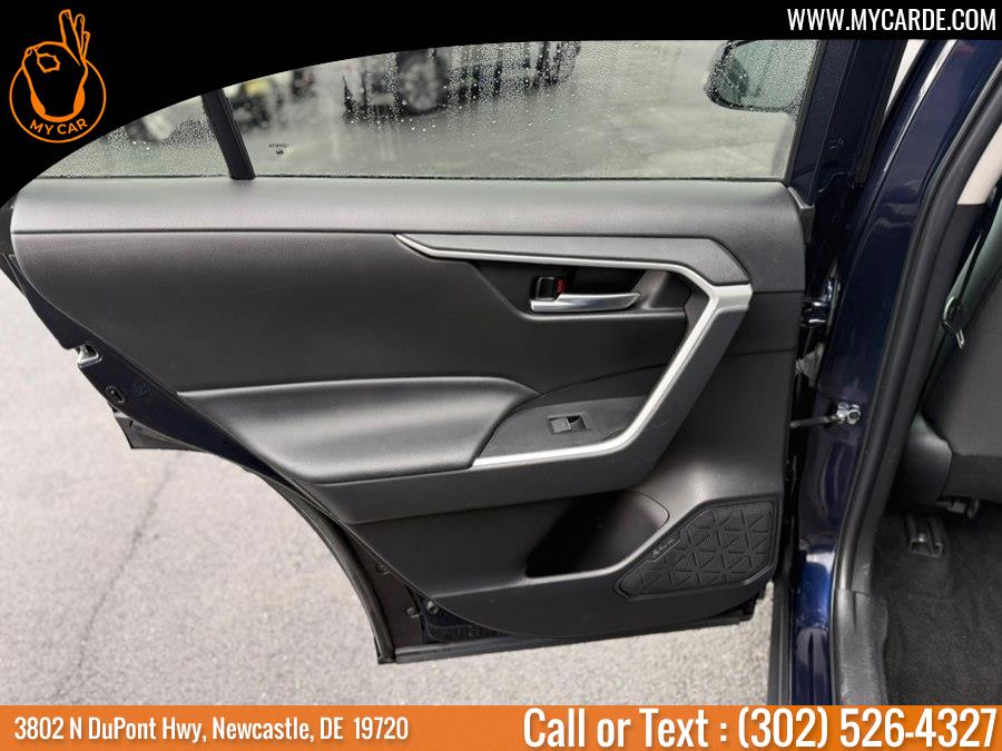 2022 Toyota RAV4 XLE - Photo 17