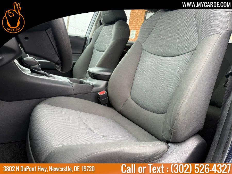 2022 Toyota RAV4 XLE - Photo 21