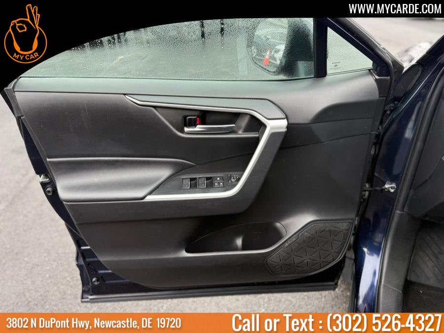 2022 Toyota RAV4 XLE - Photo 19