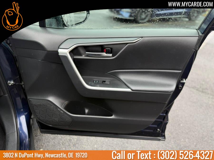 2022 Toyota RAV4 XLE - Photo 11