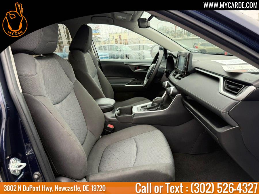 2022 Toyota RAV4 XLE - Photo 13