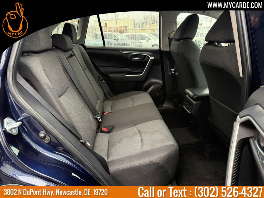 2022 Toyota RAV4 XLE - Photo 16