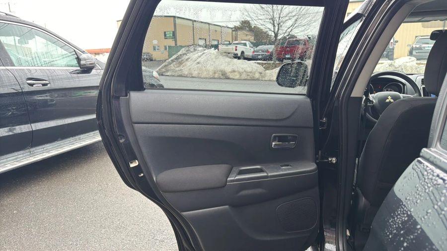 2020 Mitsubishi Outlander Sport ES - Photo 17