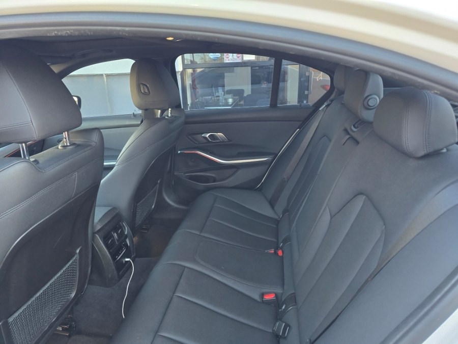 2021 BMW 3 Series 330i - Photo 6