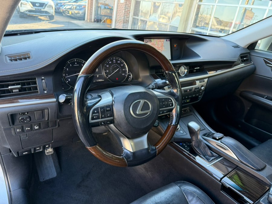 2016 Lexus ES 350 - Photo 9