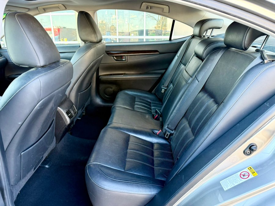 2016 Lexus ES 350 - Photo 8