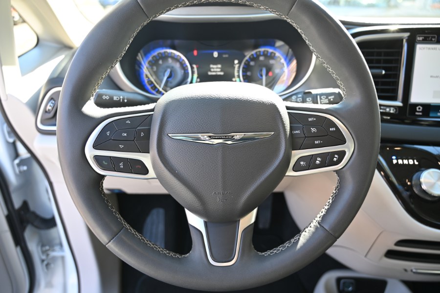 2023 Chrysler Pacifica Touring L - Photo 23