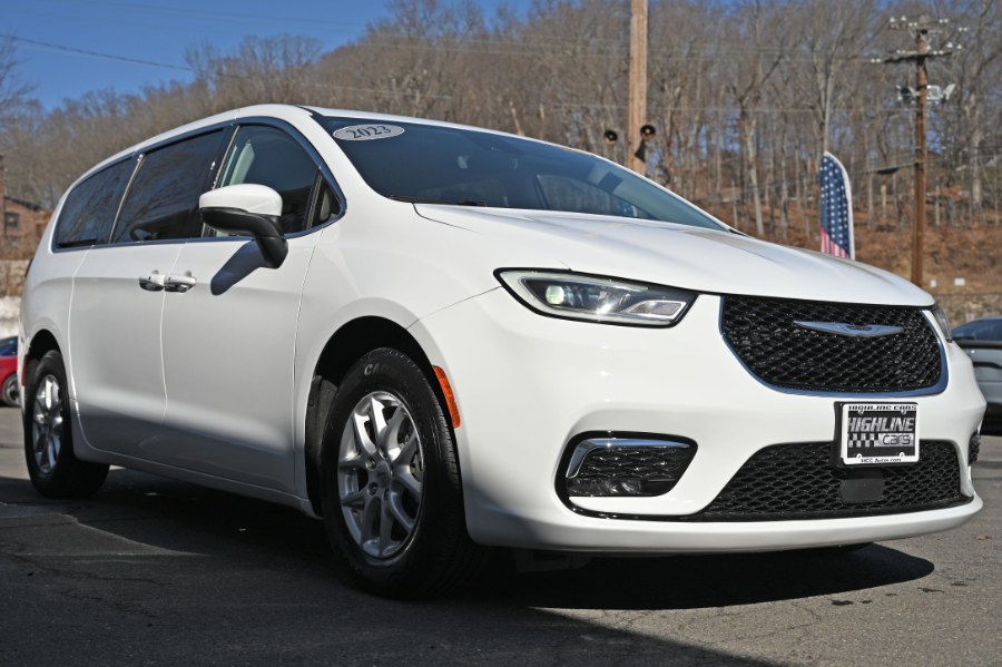 2023 Chrysler Pacifica Touring L - Photo 6