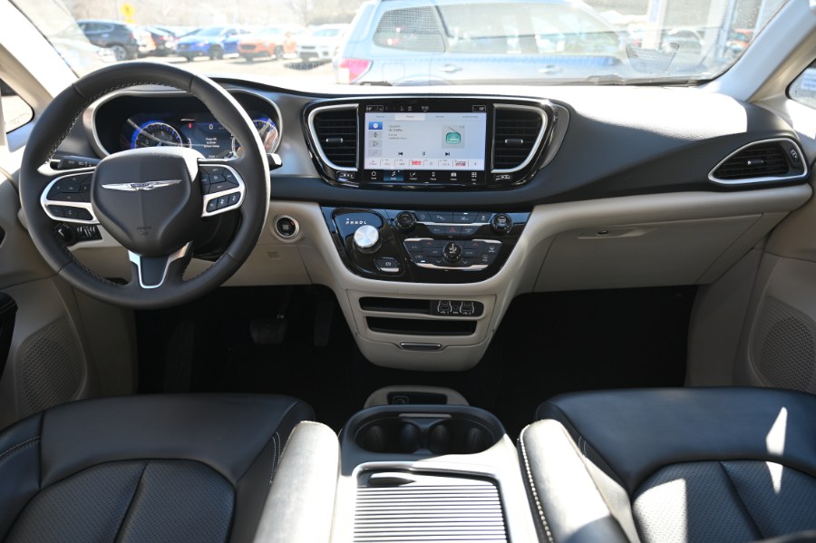2023 Chrysler Pacifica Touring L - Photo 11