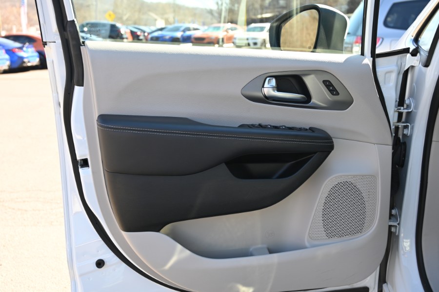 2023 Chrysler Pacifica Touring L - Photo 21