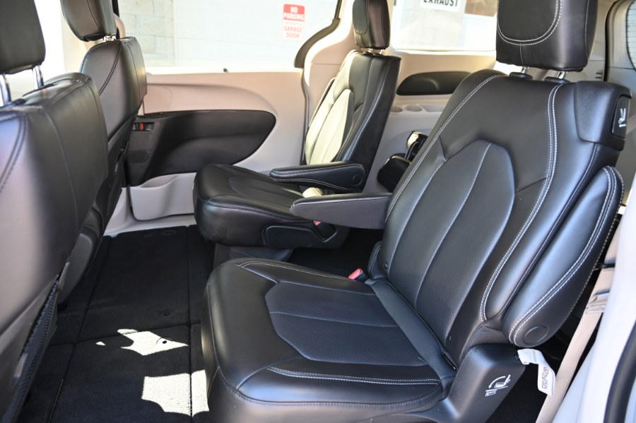 2023 Chrysler Pacifica Touring L - Photo 15