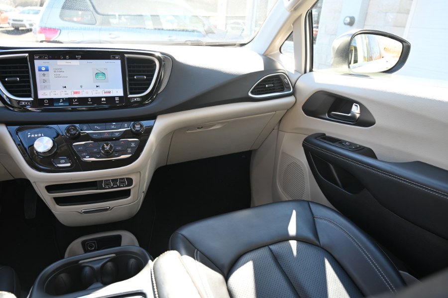 2023 Chrysler Pacifica Touring L - Photo 12
