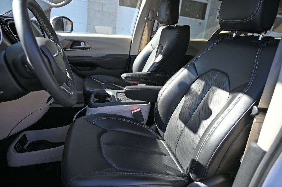 2023 Chrysler Pacifica Touring L - Photo 13