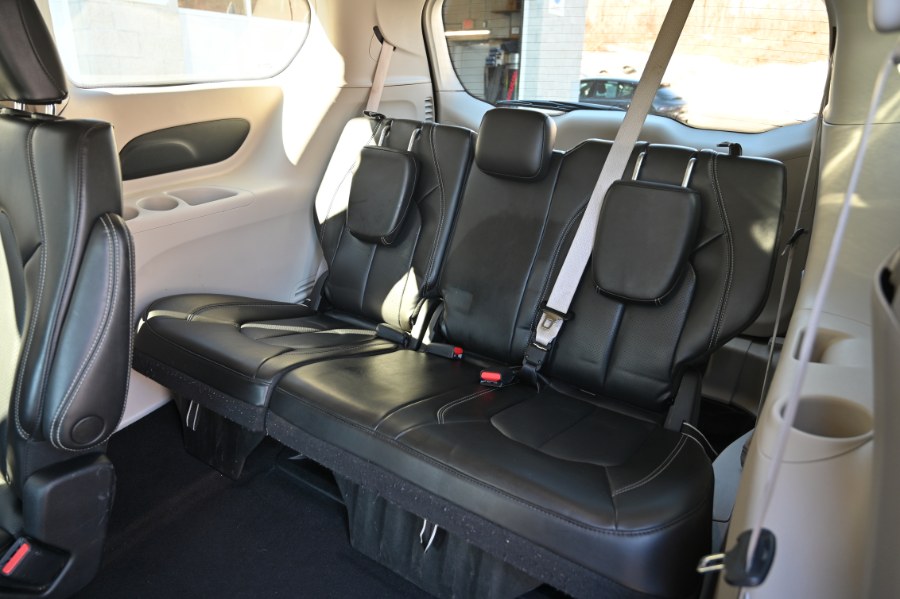 2023 Chrysler Pacifica Touring L - Photo 16