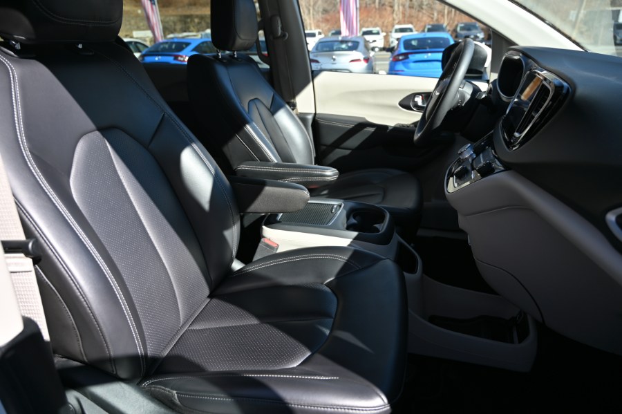 2023 Chrysler Pacifica Touring L - Photo 20