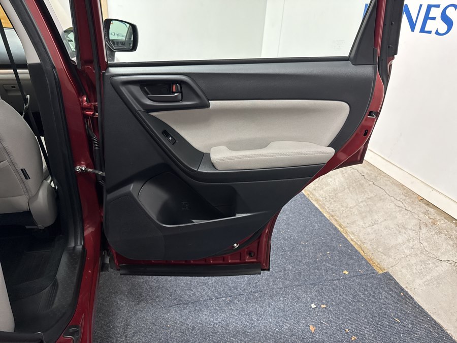 2015 Subaru Forester i - Photo 14
