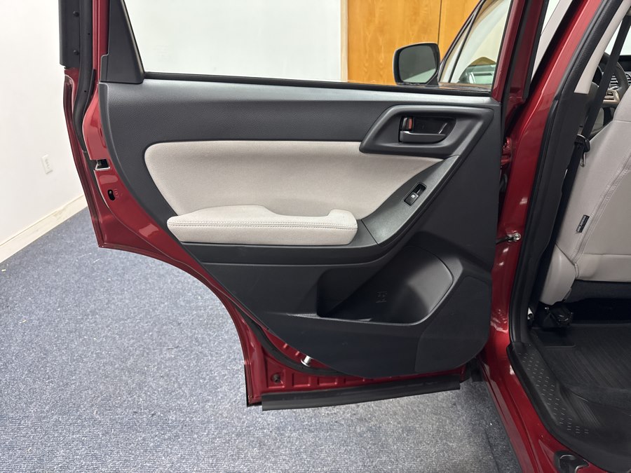 2015 Subaru Forester i - Photo 11