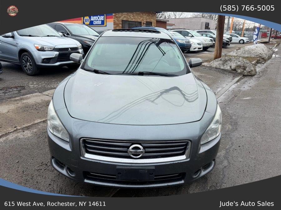 Nissan Maxima photo 2